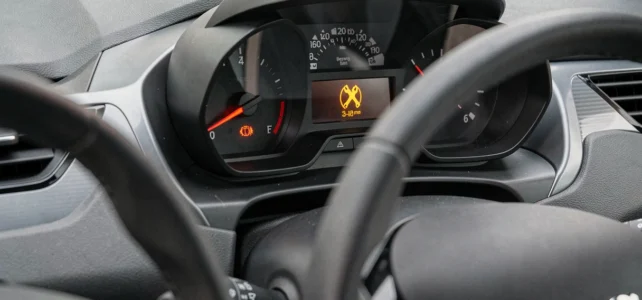 Que faire si le voyant clé à molette s’allume sur votre Peugeot 208 ? Que faire si le voyant clé à molette s’allume sur votre Peugeot 208 ?